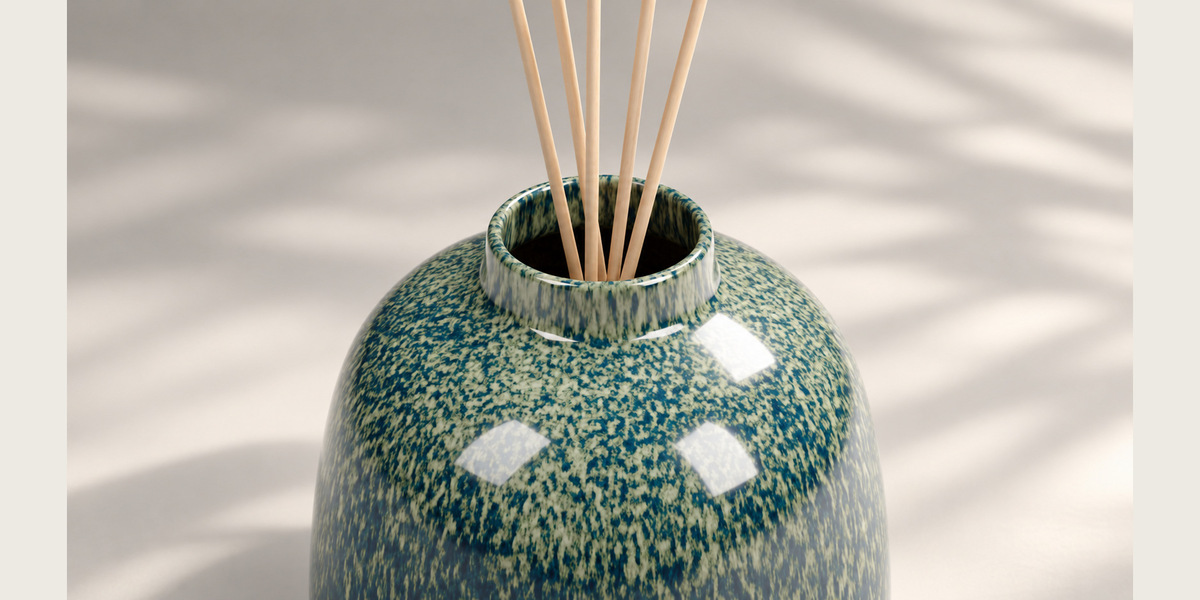 Close view of the diffuser opening and glaze